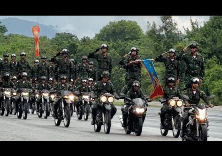 กระหึ่ม!กองร้อยทหารเสือฯ ขี่มอร์‘ไซค์ ยิงปืน ร้อยท่า ยืนย่อ สลับตัว ร.21พัน1รอ. สมาร์ท เท่ พร้อมรบ